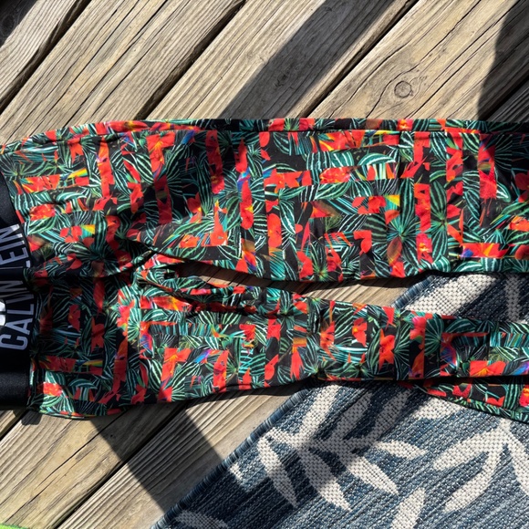 Calvin Klein Performance Tropical Print Leggings – Size M - Picture 2 of 5